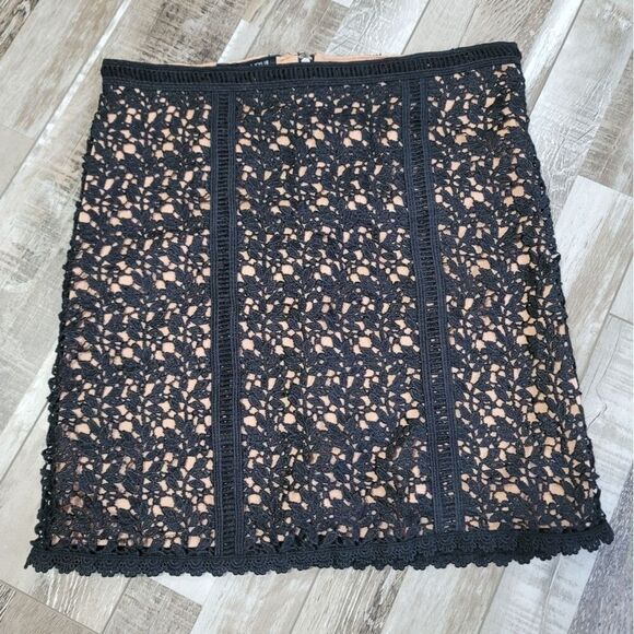 New Kendall & Kylie Black Lace Mini Skirt Size Medium - Picture 2 of 6
